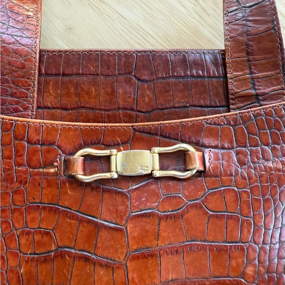Chic Leather Brown Crocodile Pattern Shoulder Bag Brass Accent Two Handle Zip - Picture 3 of 10